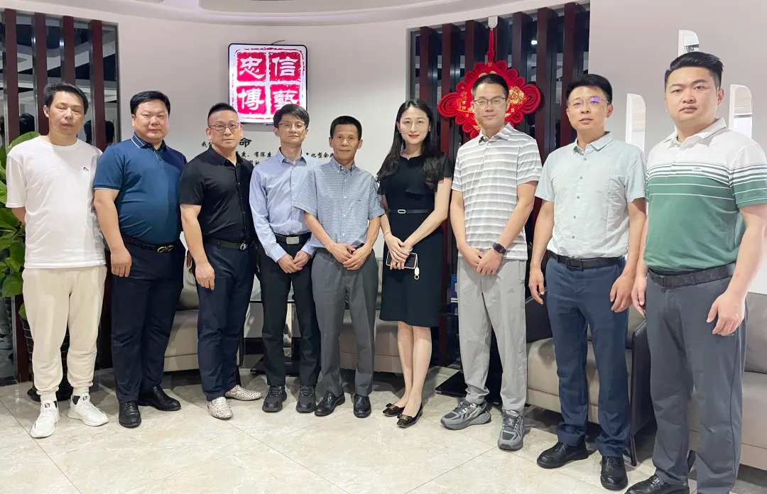 安慶市駐京聯(lián)絡處各領(lǐng)導一行蒞臨忠信博藝建設集團考察交流